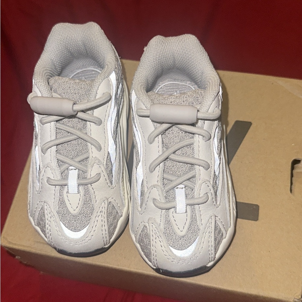 adidas Kids Light Grey Casual Sneakers with Toggle Laces